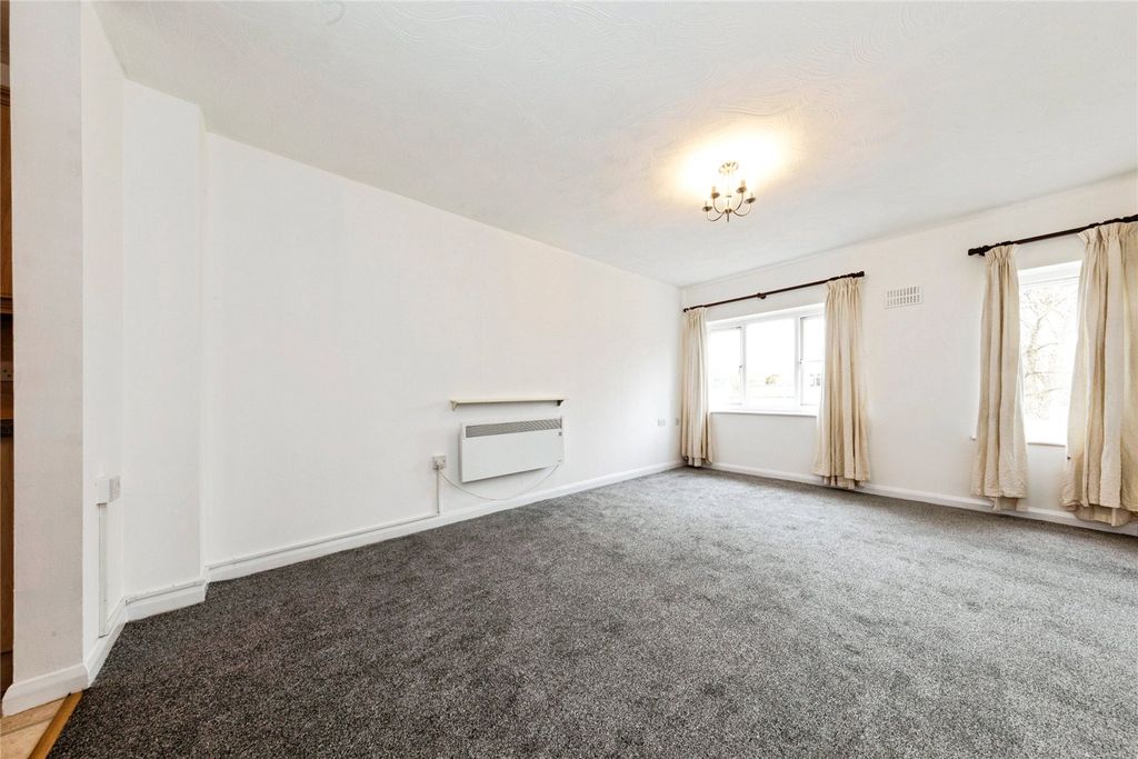 Property photo 2 of 12 Lounge