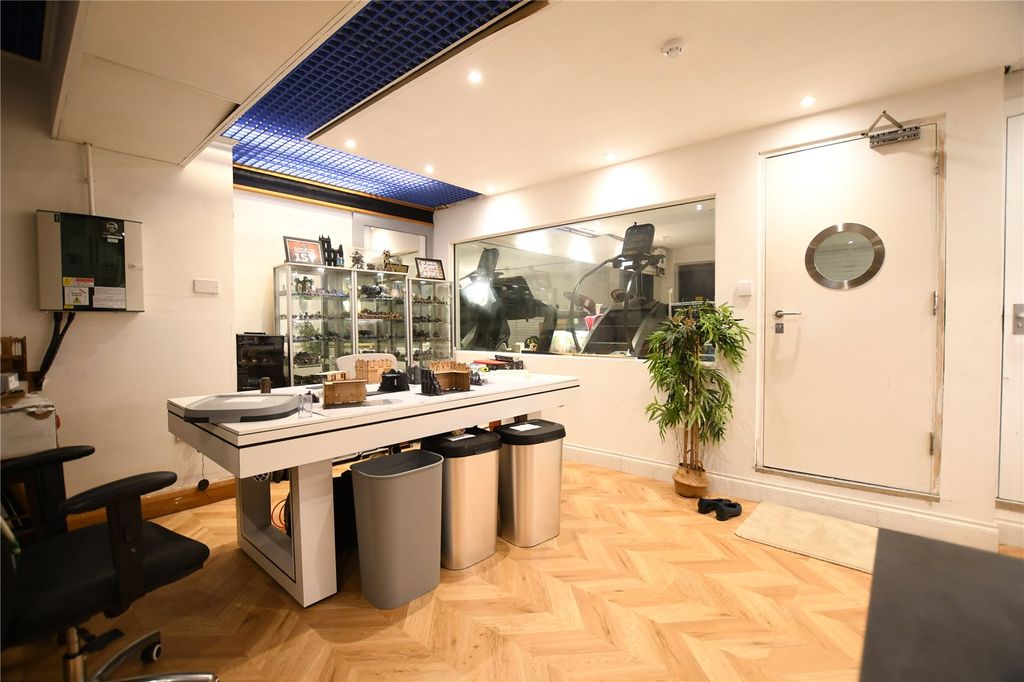 Property photo 3 of 18 Picture No. 05