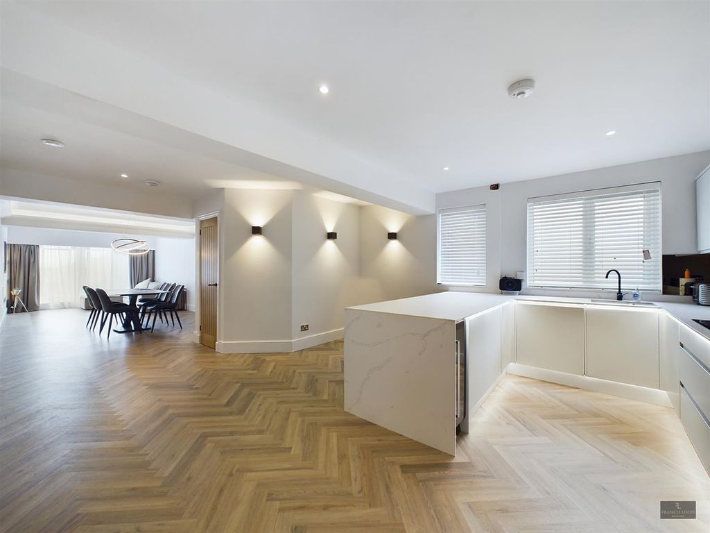 Property photo 2 of 14 Cam01856G0-Pr0035-Still004.Jpg