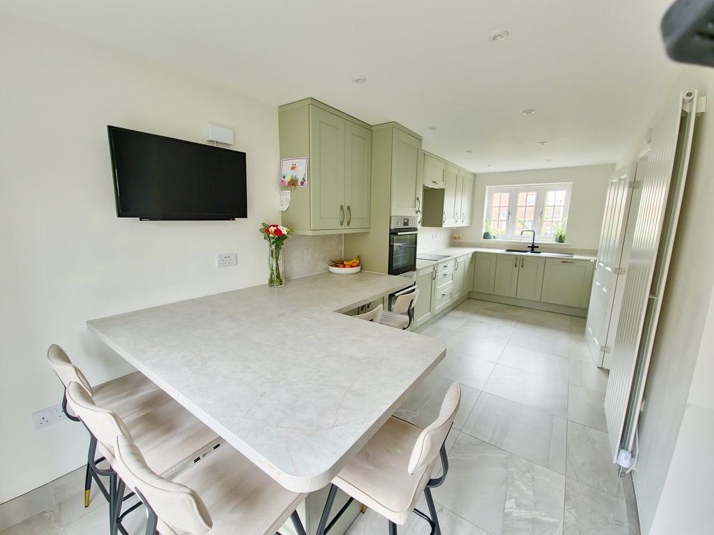 Property photo 2 of 30 1000043818