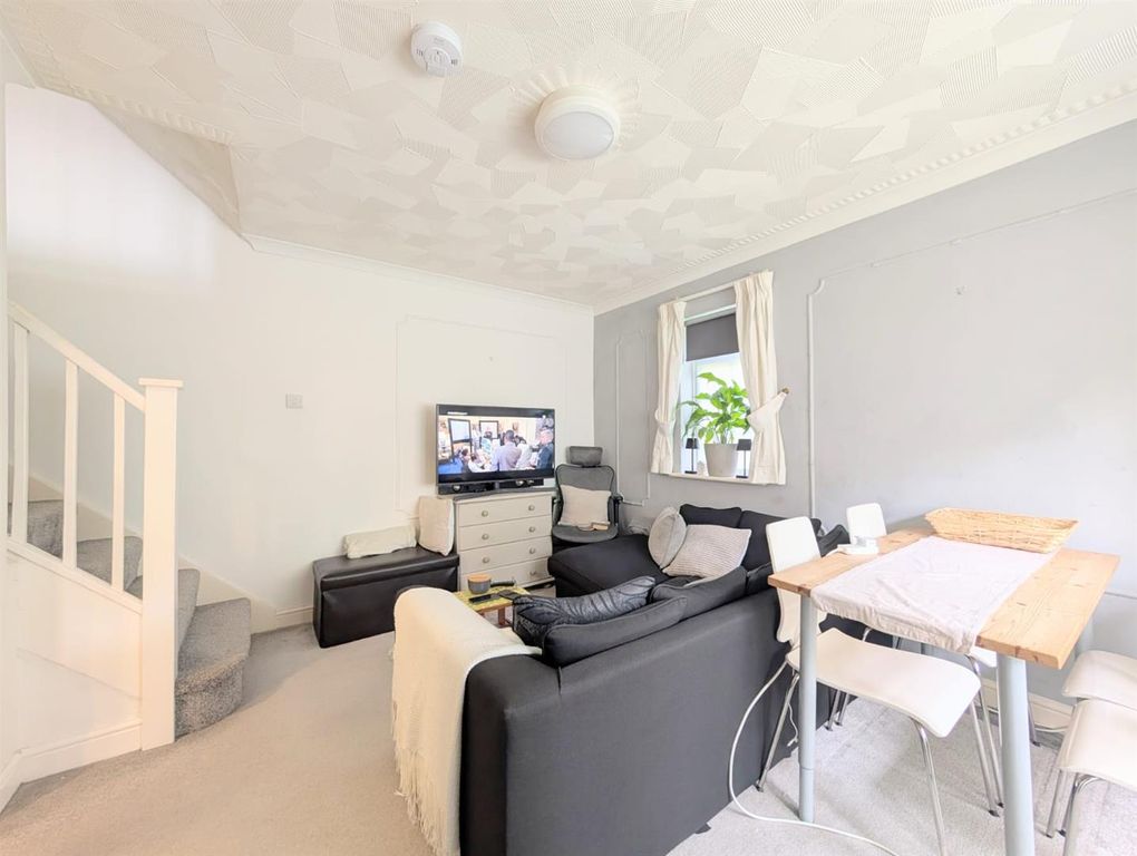 Property photo 3 of 10 3.Jpeg