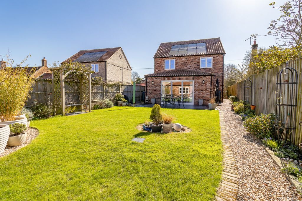 Property photo 2 of 41 4972913