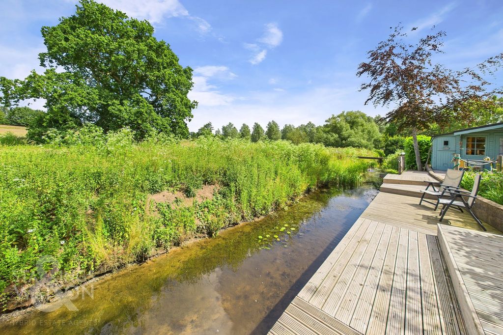 Property photo 2 of 32