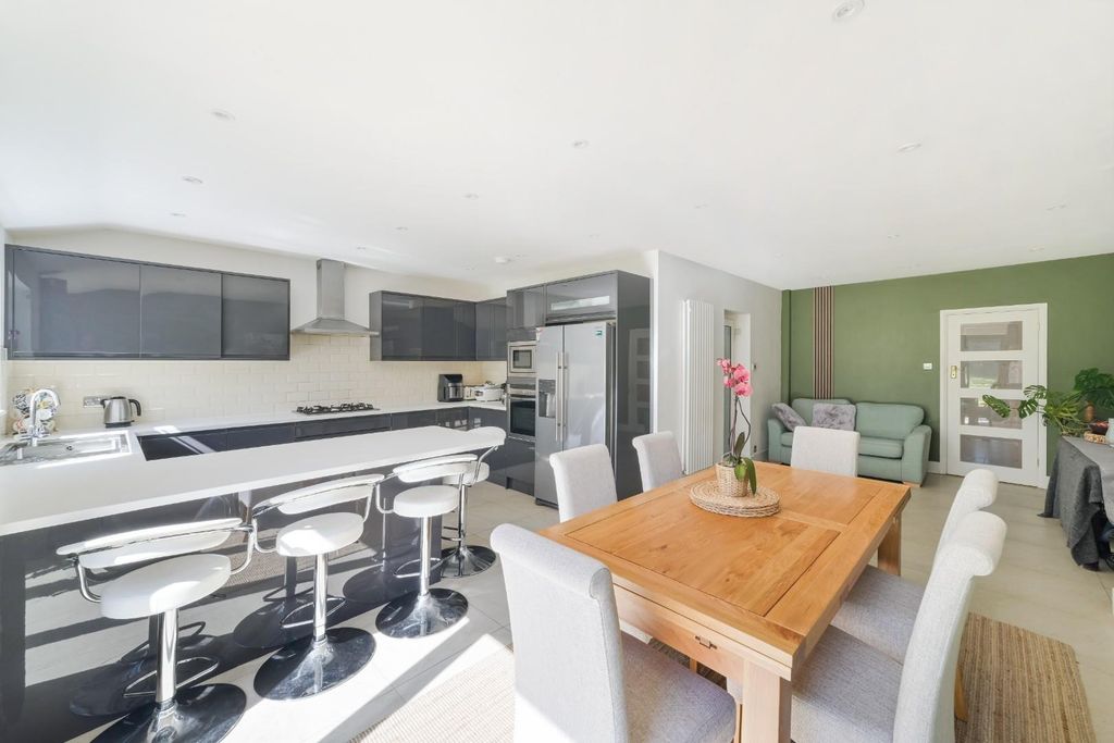 Property photo 2 of 20 Arundel Avenue