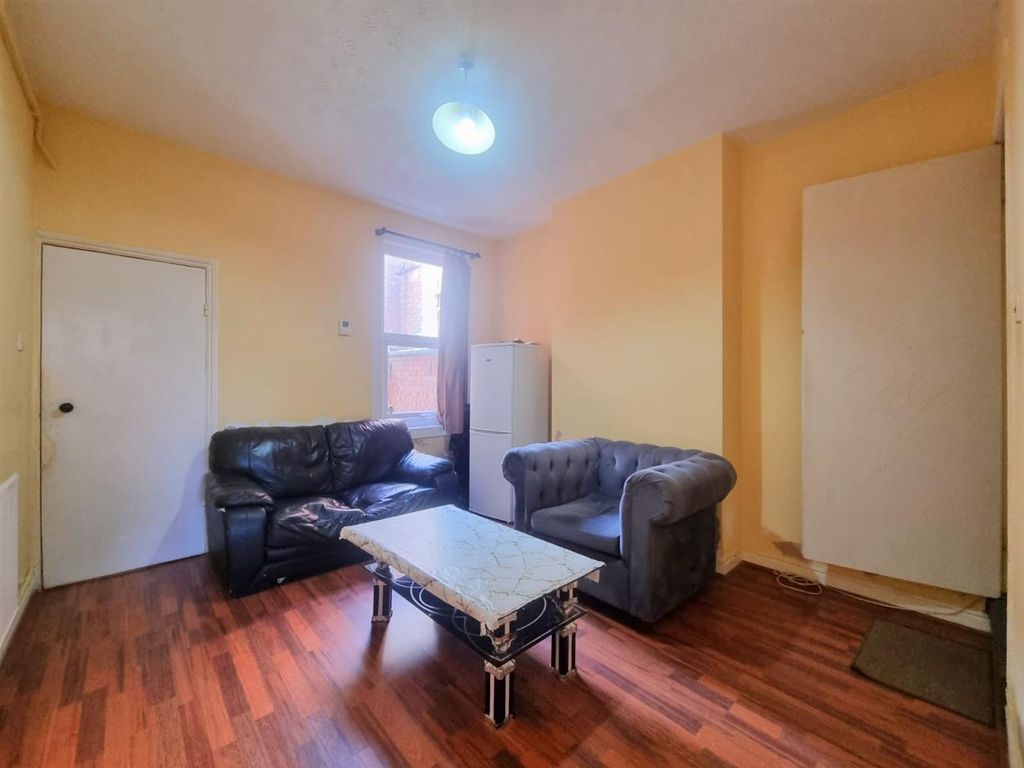 Property photo 3 of 9 Dining Room