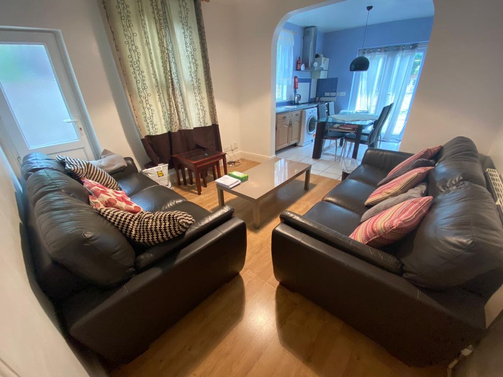Property photo 1 of 13 Photo 8
