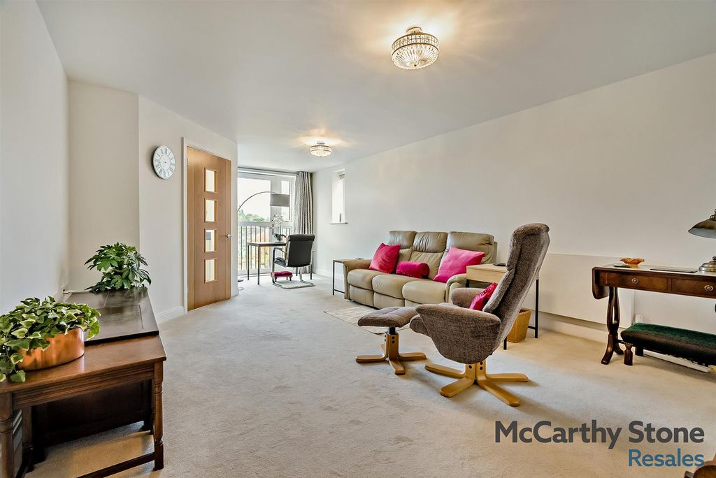 Property photo 2 of 19 8668094-Interior08-800.Jpg