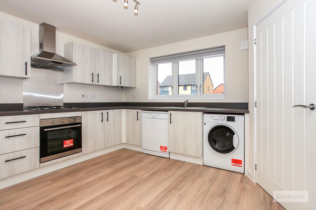 Property photo 2 of 8 Kitchen