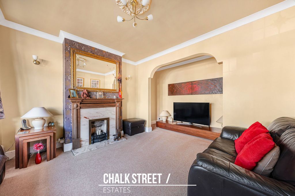 Property photo 2 of 35