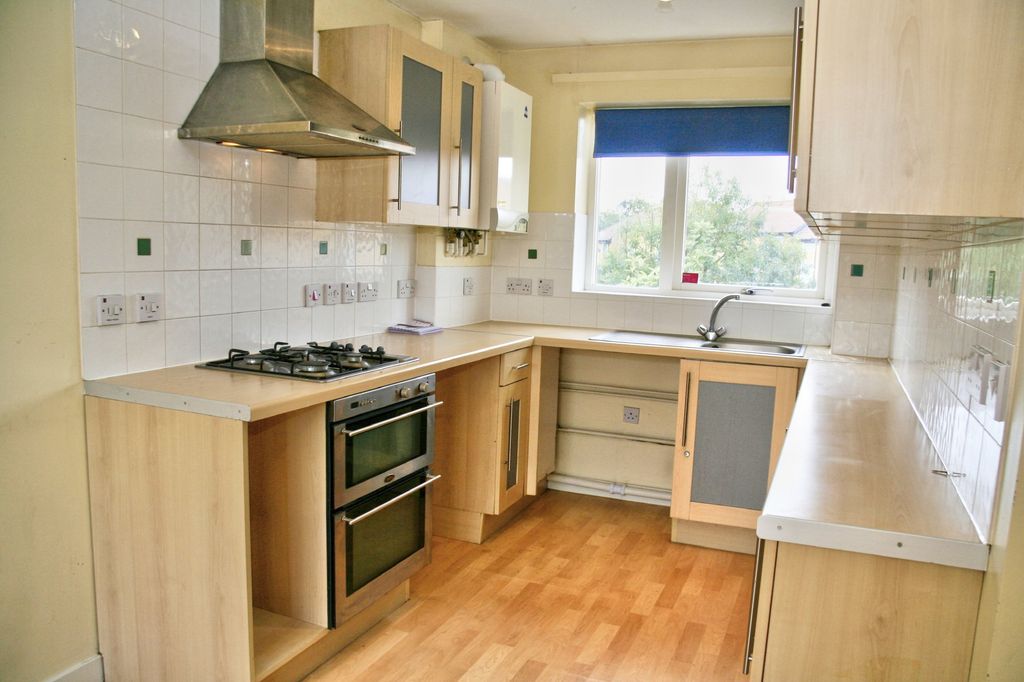 Property photo 3 of 9 Kitchen