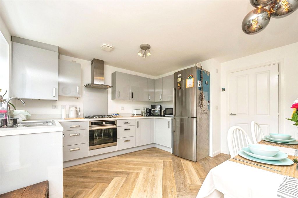 Property photo 2 of 19 Dining Kitchen