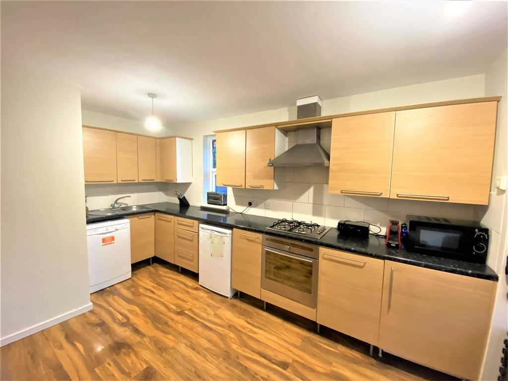 Property photo 3 of 9 Leerdam Drive E14