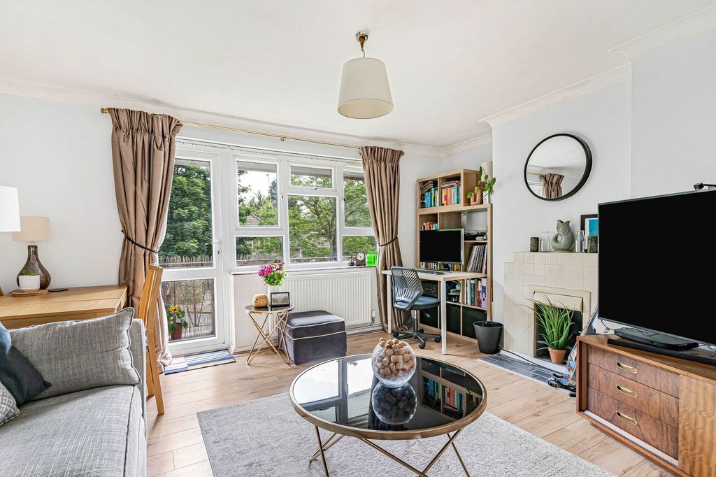 Property photo 2 of 11