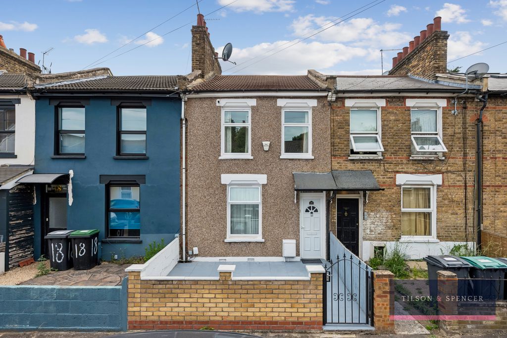 Property photo 1 of 13 0106202616_Tils_20 Spencer Road _N17 9Uu_018_Wm