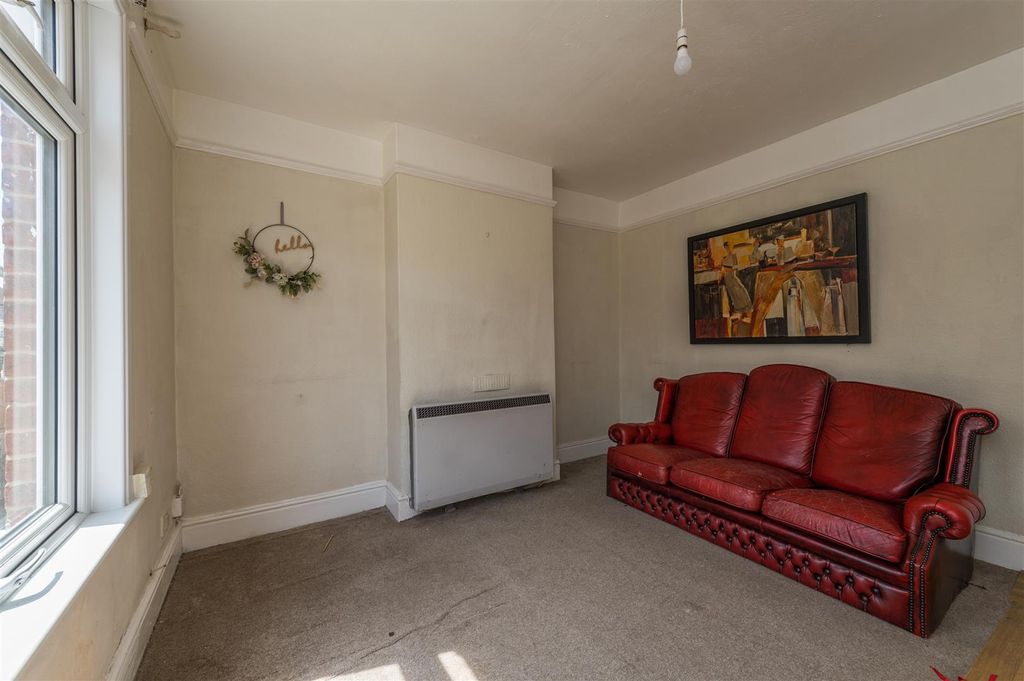 Property photo 3 of 13 Spring Road_14.Jpg