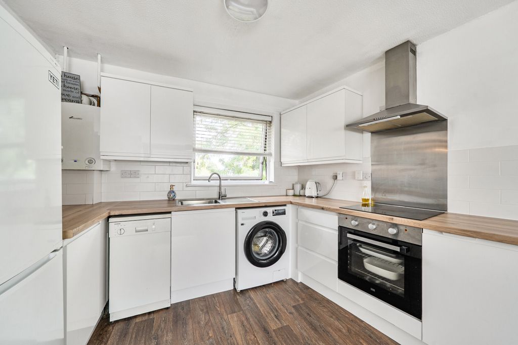Property photo 3 of 20 Kitchen