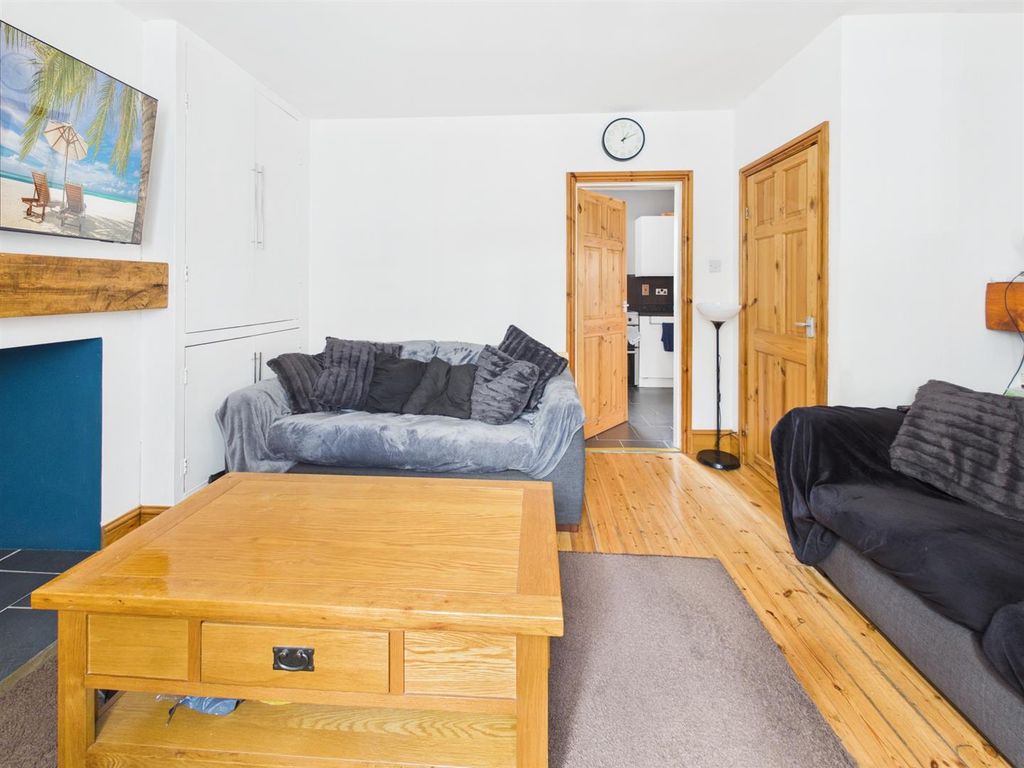 Property photo 1 of 16 Living Room