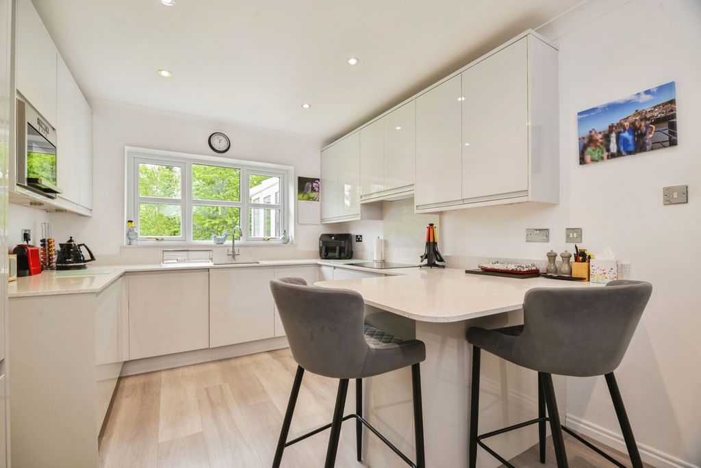 Property photo 2 of 21 Pbox-Img.Jpg