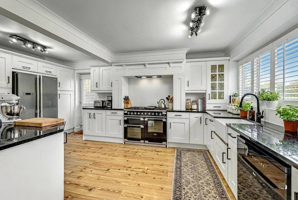 Property photo 2 of 23 Gallery