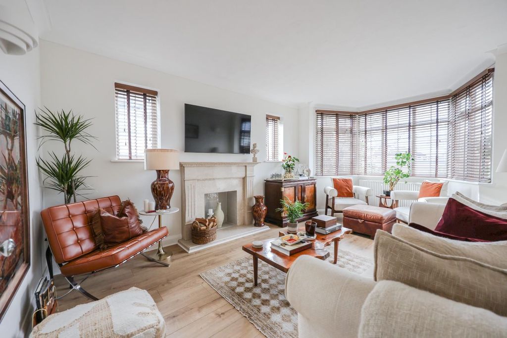 Property photo 2 of 25