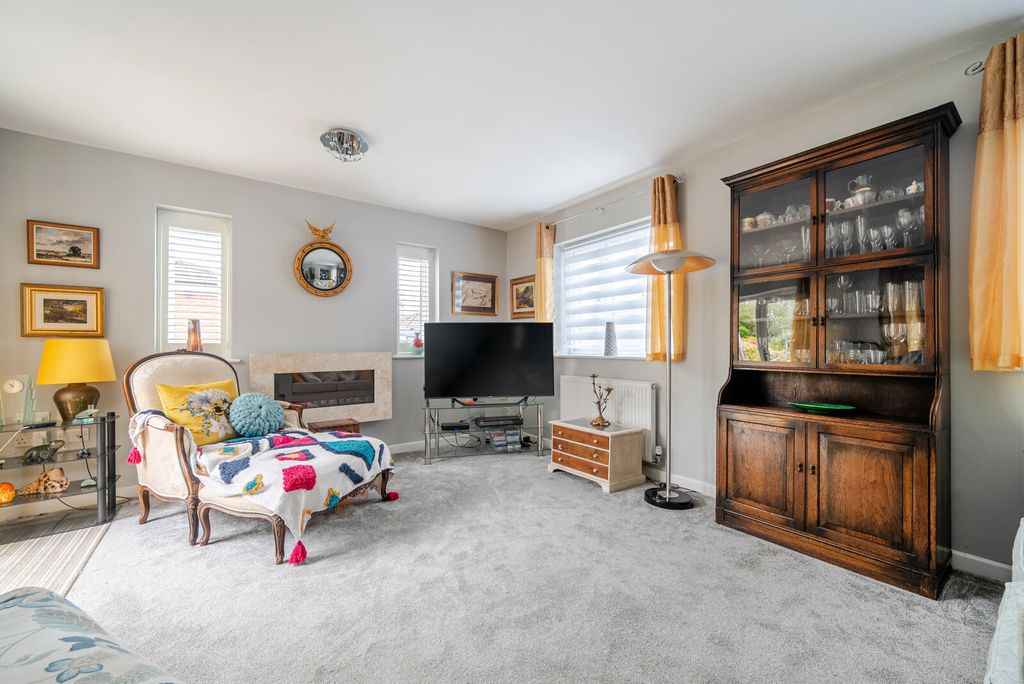 Property photo 3 of 16 1350746-15-68c810...