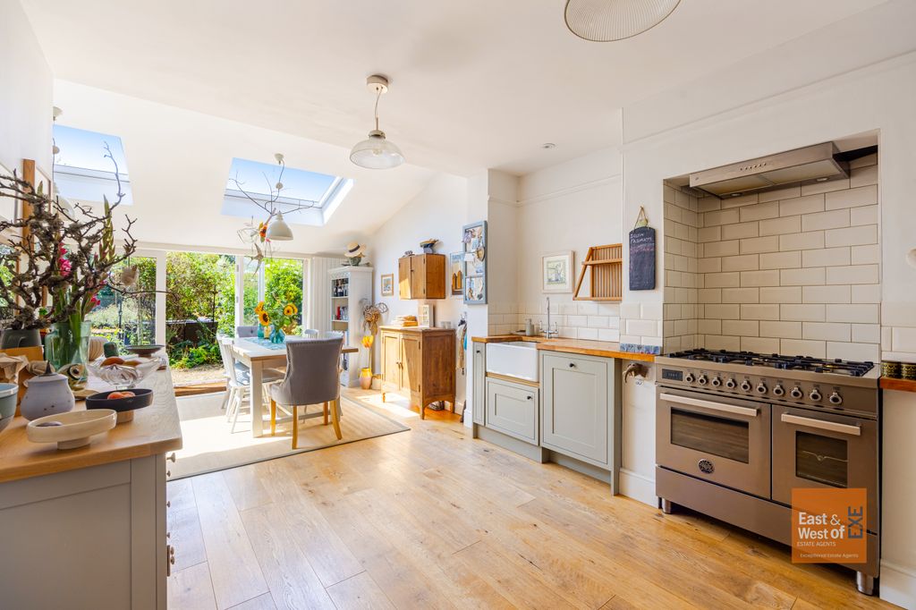 Property photo 2 of 14 A13 - 20 Parkfield Road Topsham - 260722