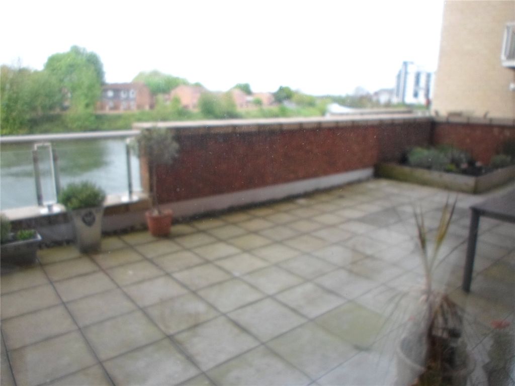 Property photo 2 of 9 Terrace