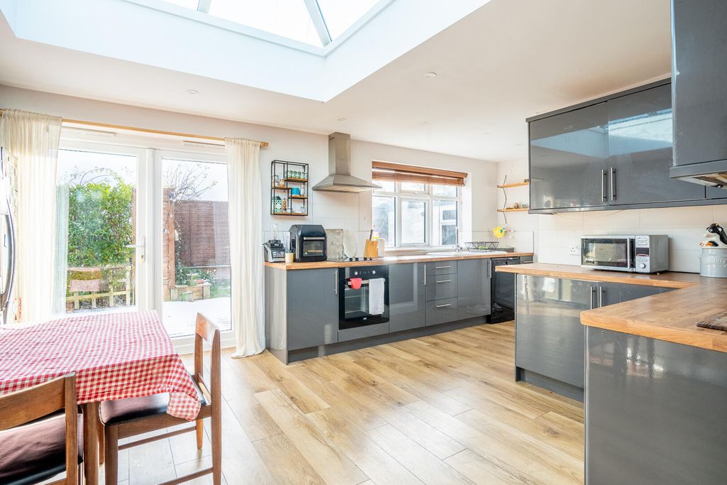 Property photo 2 of 15 Kitchen