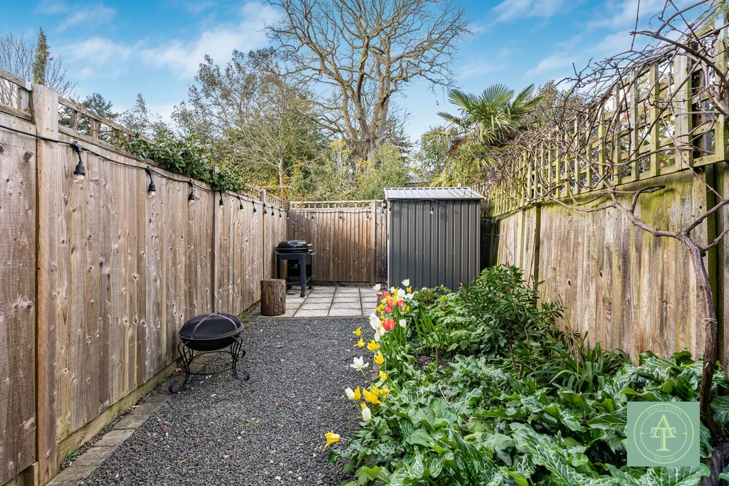 Property photo 1 of 17 One Bedroom End Terrace For Sale