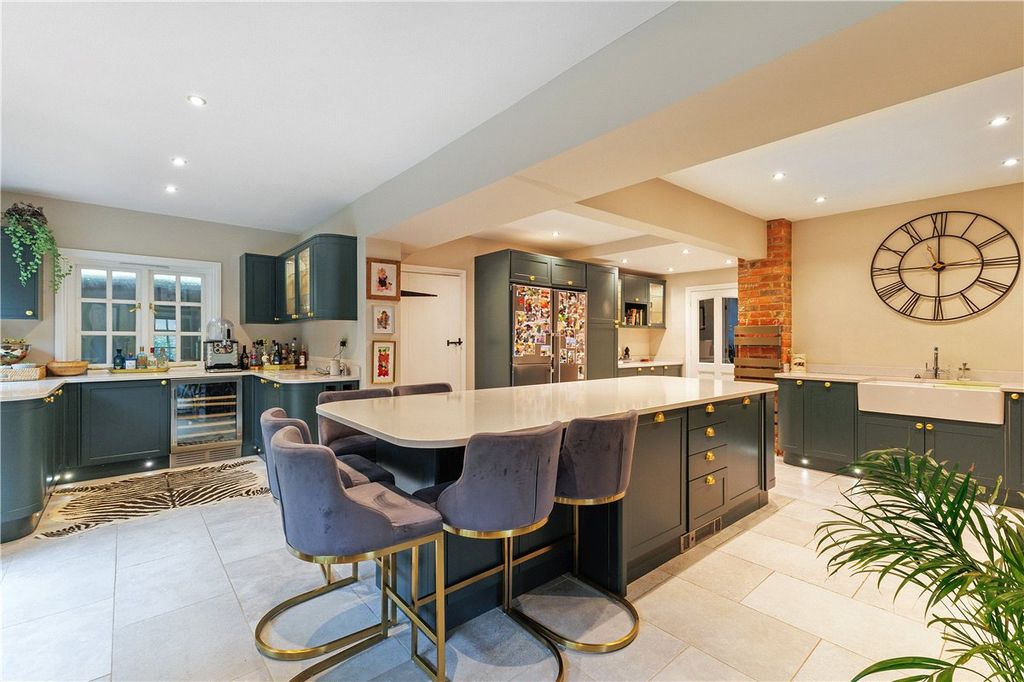 Property photo 2 of 31 Kitchen