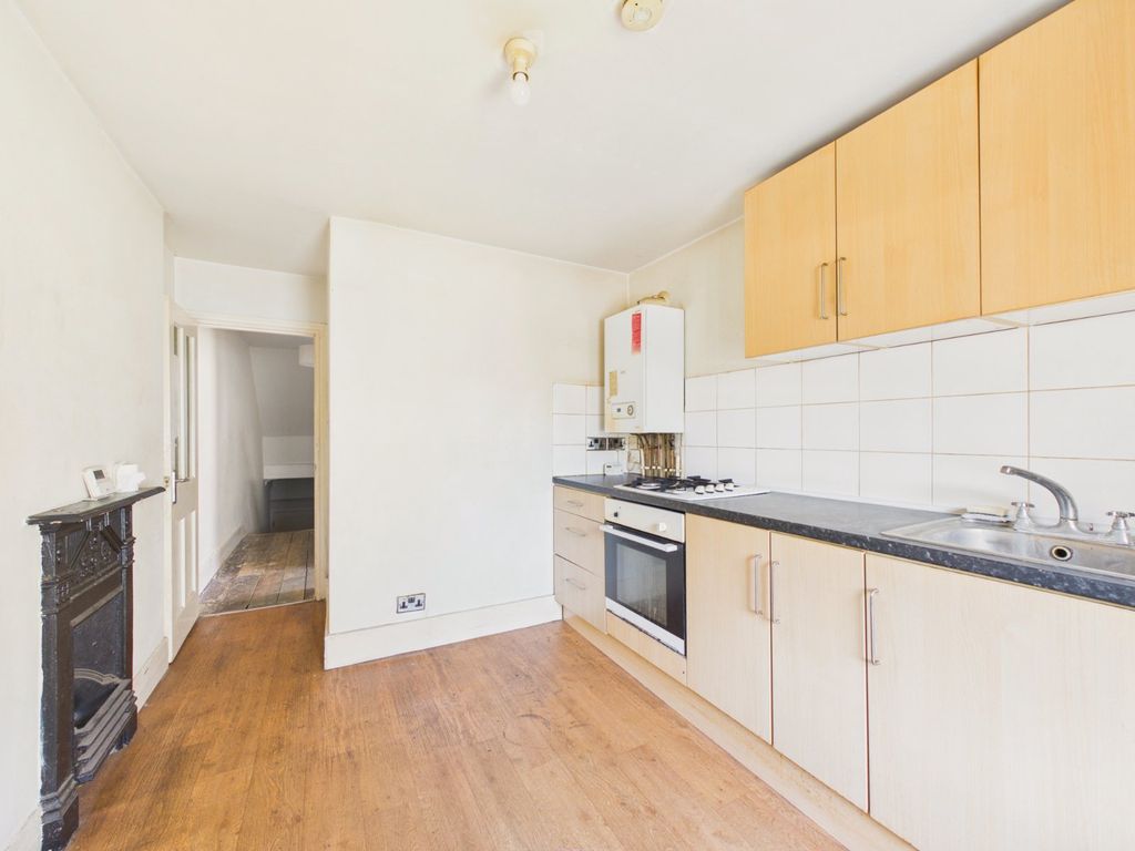 Property photo 3 of 12 Kitchen