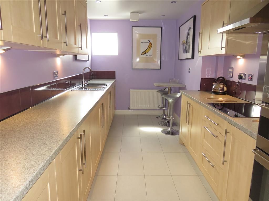 Property photo 2 of 11 Kitchen