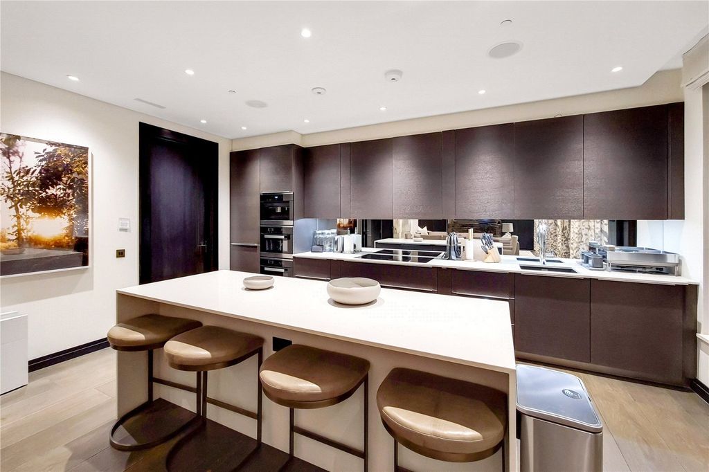 Property photo 2 of 11 Kitchen