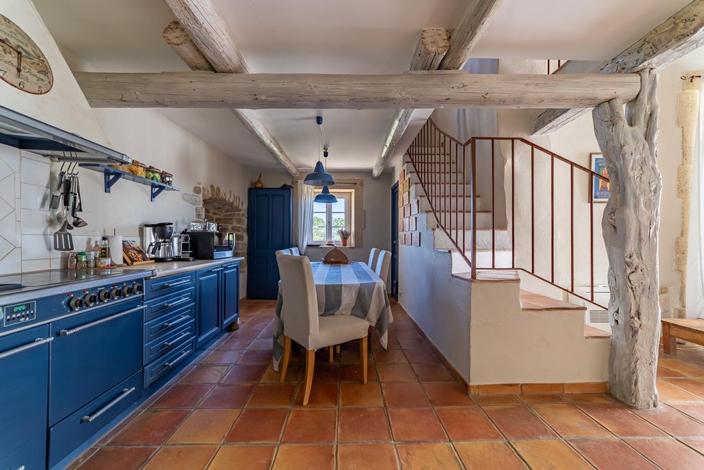 Property photo 2 of 17 Image