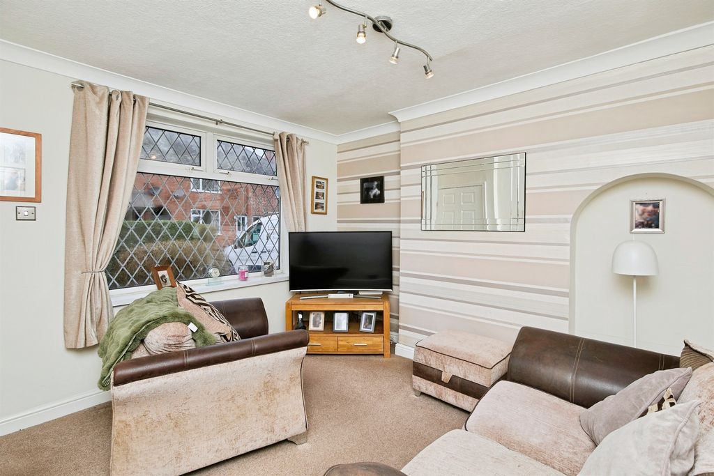 Property photo 2 of 17