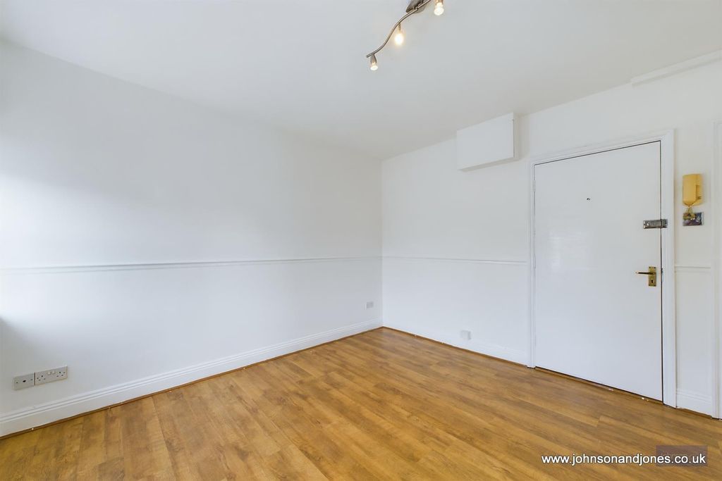 Property photo 3 of 11 Cam02663G0-Pr0042-Still001.Jpg