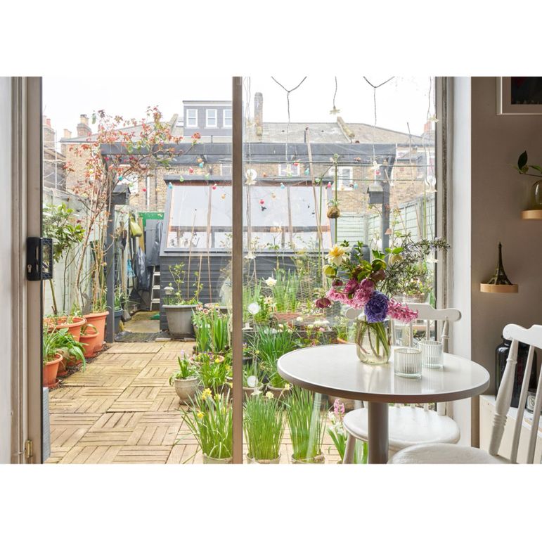 Property photo 3 of 13 Jackson Close E9