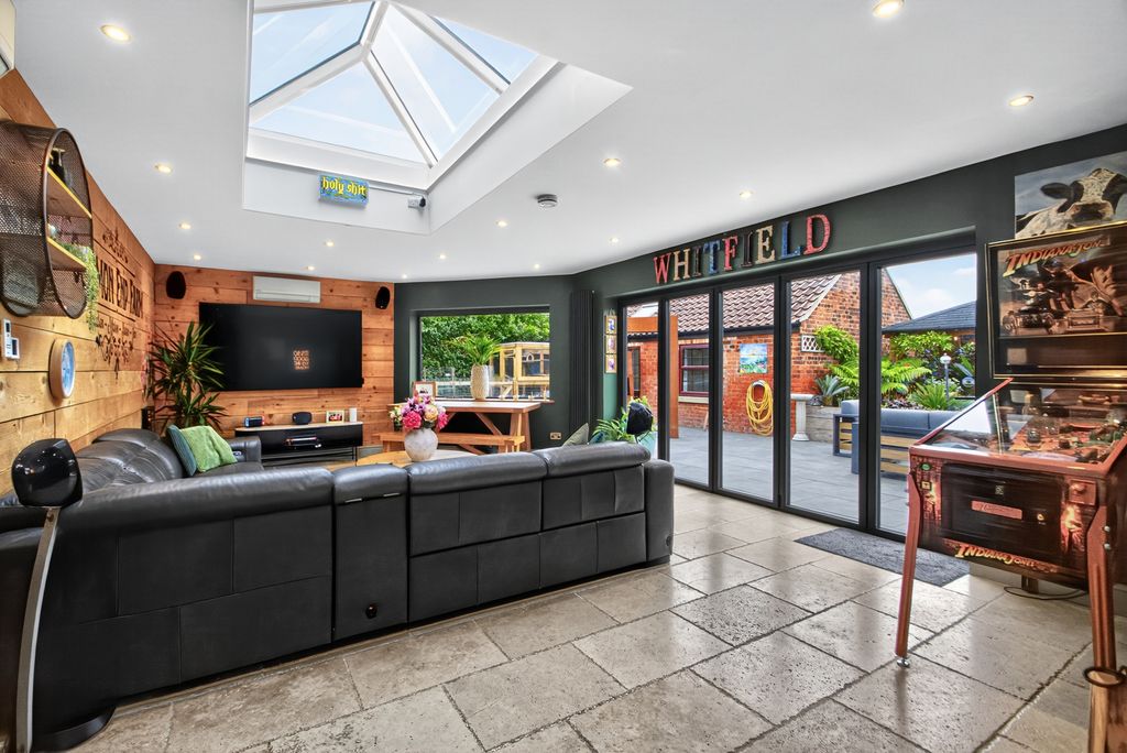 Property photo 2 of 22