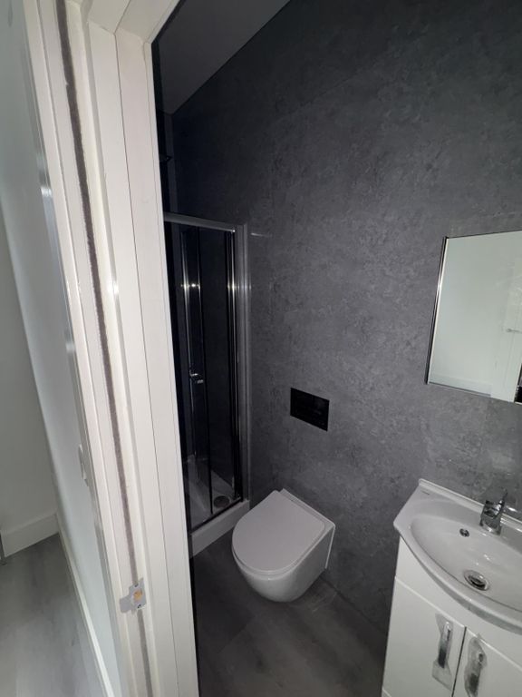 Property photo 3 of 7 En-Suite