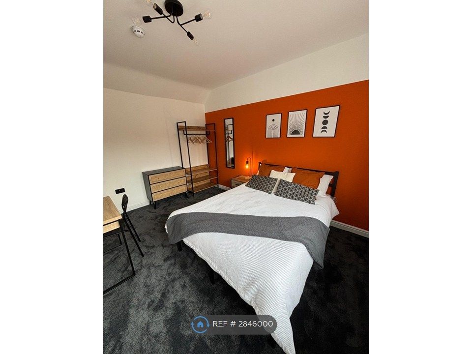 Property photo 2 of 16 Room 1