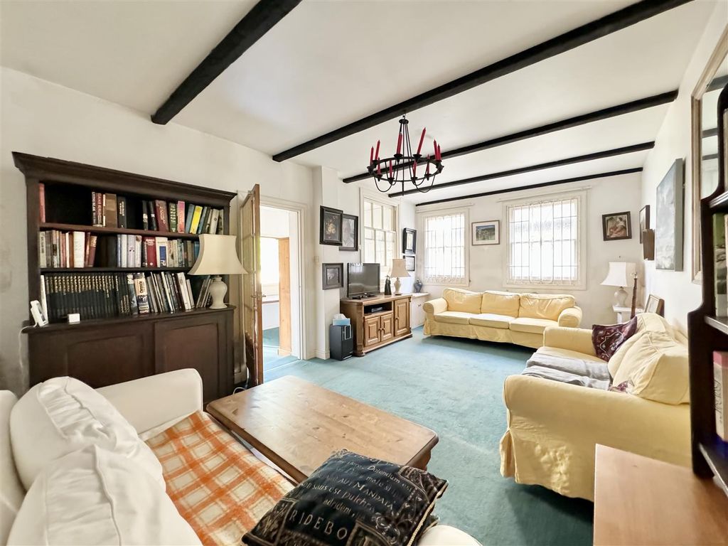 Property photo 2 of 25