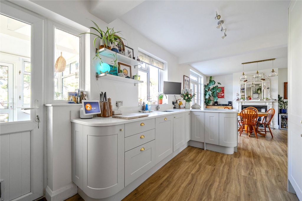 Property photo 2 of 19 Picture No. 16