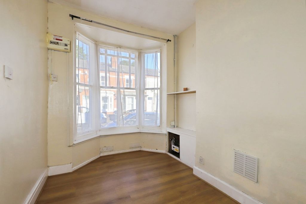 Property photo 2 of 17 Pbox-Img.Jpg