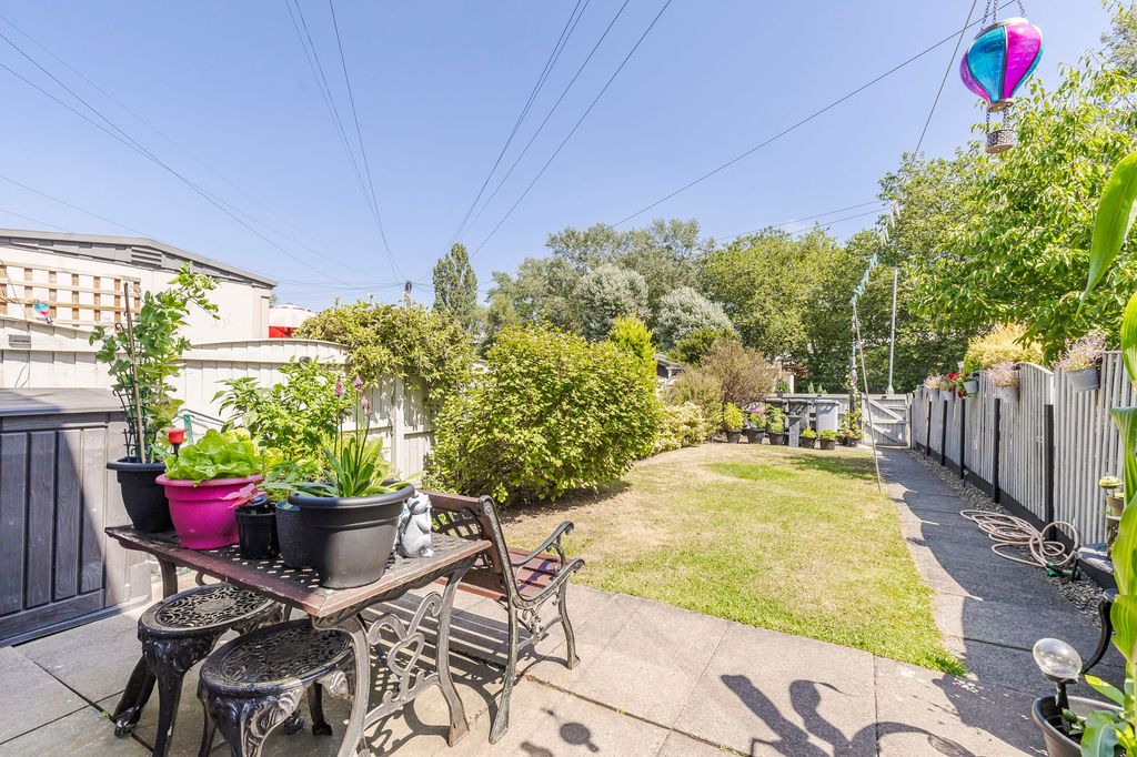 Property photo 2 of 22
