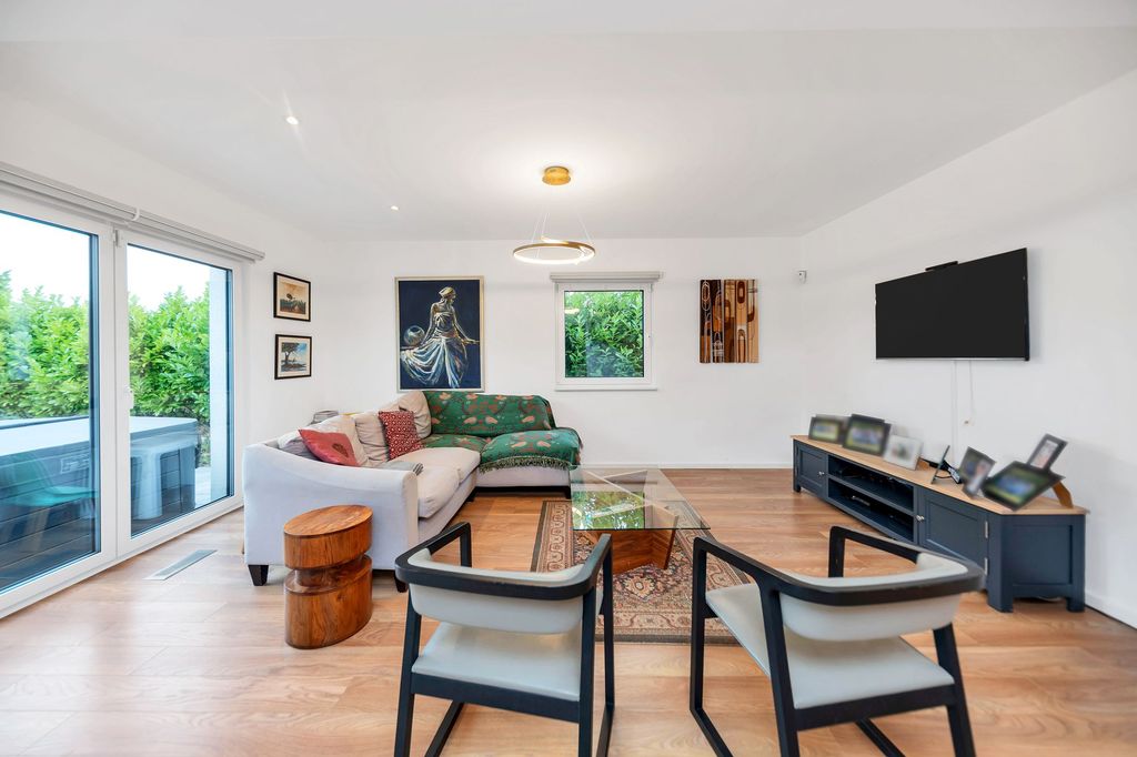 Property photo 2 of 30