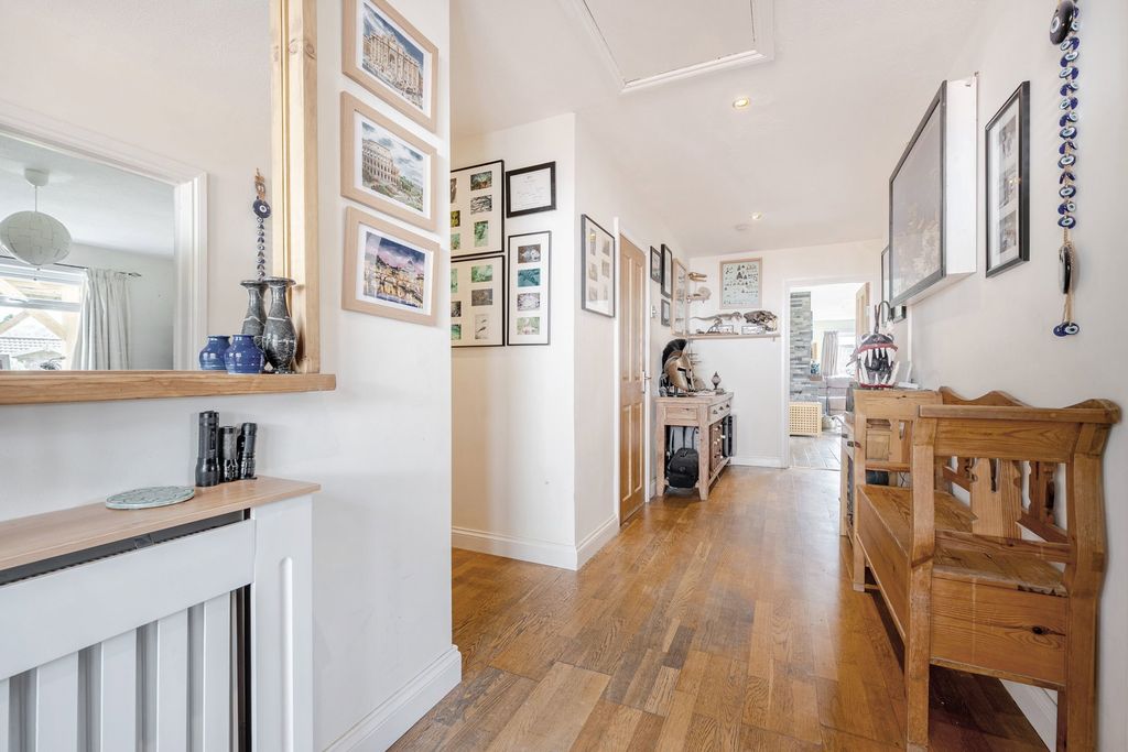 Property photo 2 of 24