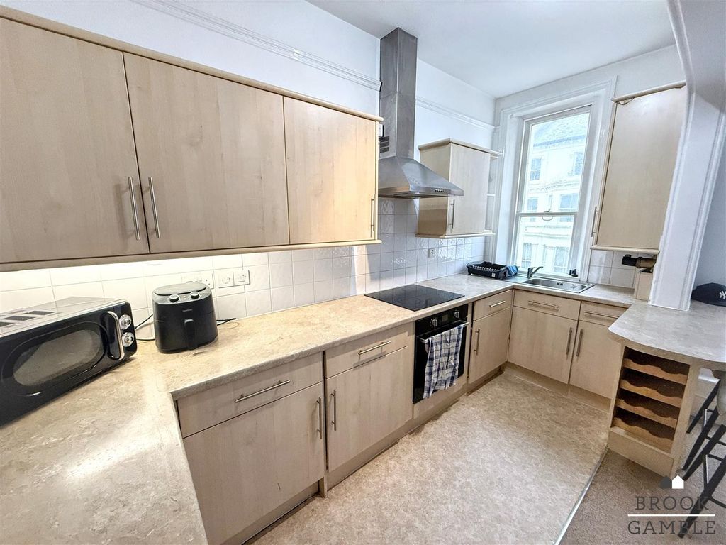 Property photo 3 of 12 01323 438506