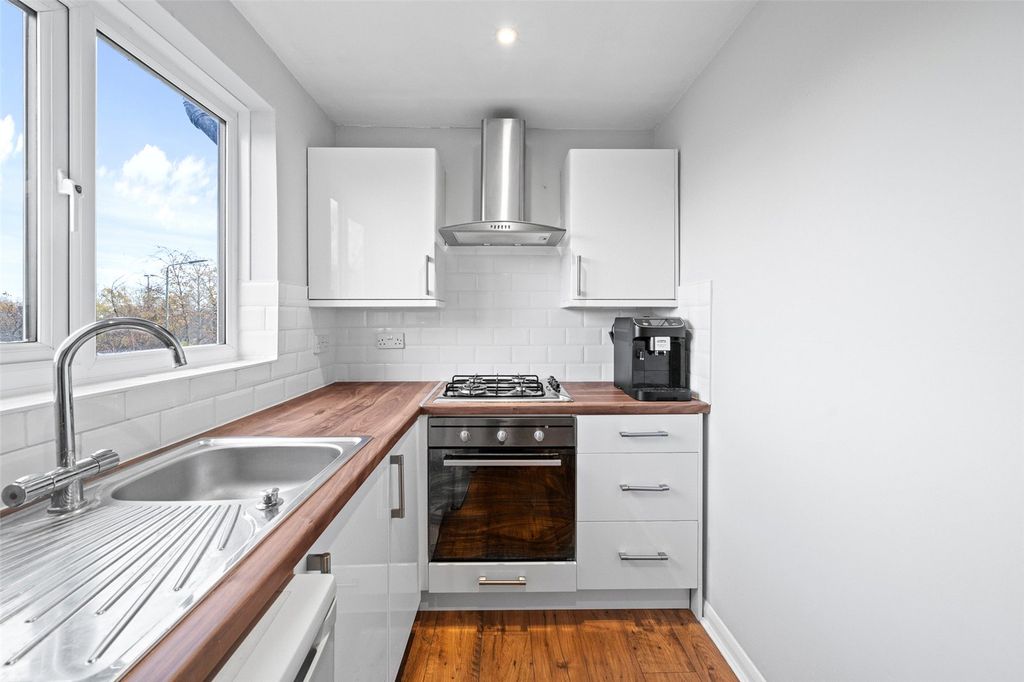 Property photo 3 of 10 Picture No. 05