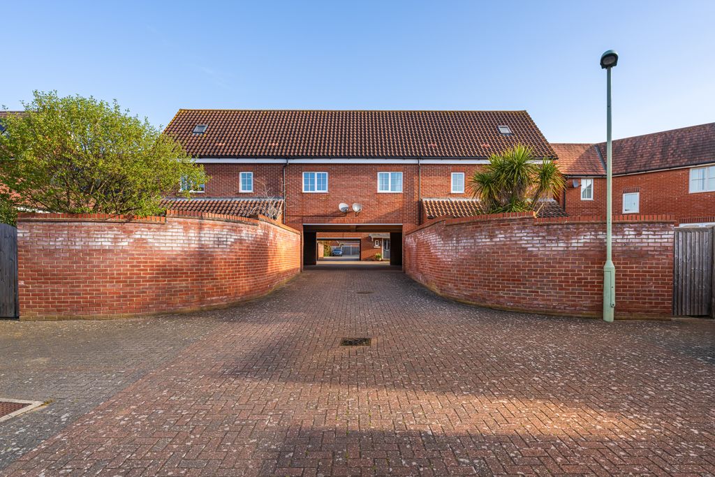 Property photo 3 of 26
