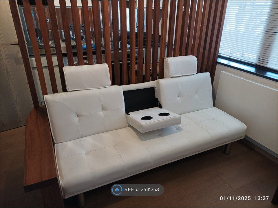 Property photo 1 of 9 Sofa